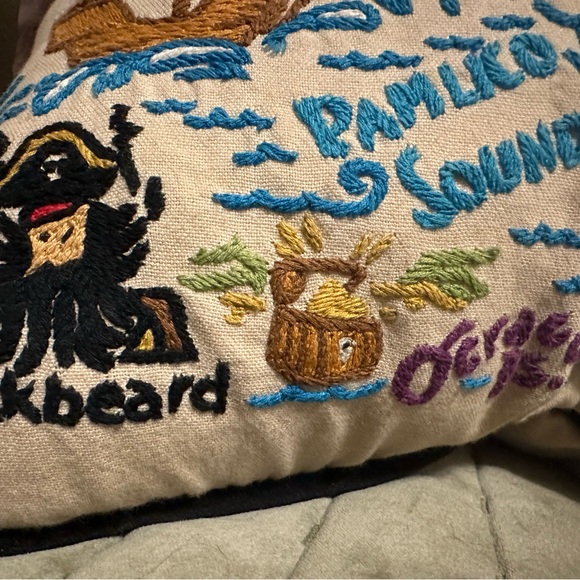 Rare Catstudio Outer Banks Embroidered Pillow 100% Organic Cotton - Picture 4 of 12